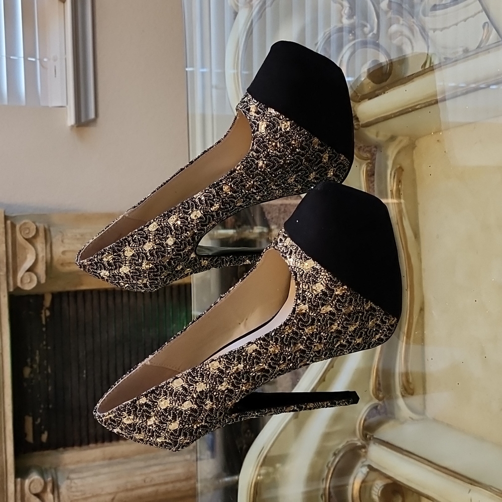 Shoedazzle size 9 black and gold sequin stiletos. Worn once or twice